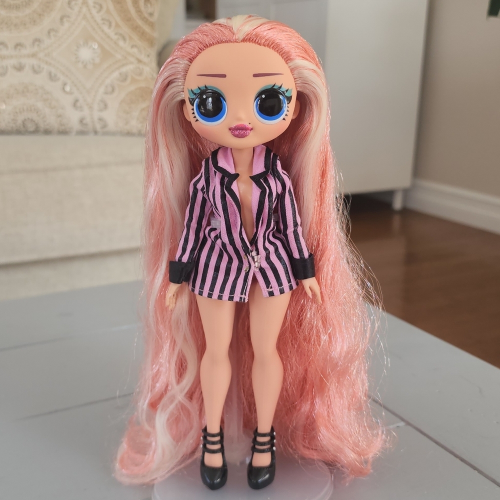 MGA LOL Surprise OMG Big Wig Nude Doll Long Pink Hair Beautiful
